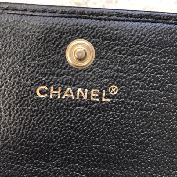 *SOLD* Authentic Chanel W-lock caviar wallet - Picture 6 of 8